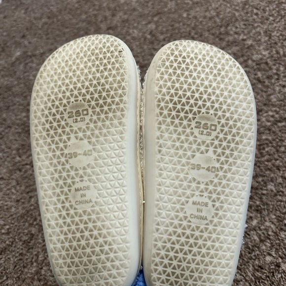 slippers - Picture 2 of 3